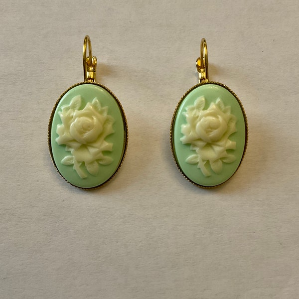 CARVED CAMEO BAKELITE Two Tons Gold Plated  Vintage earrings- Elegant Victorian Design- Sublime green  Cameo - Earrings from France