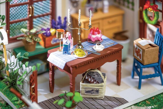 DIY Bedroom Miniature Soho Insert Showcase Doll House - China DIY