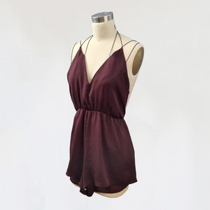 Body vintage ameixa borgonha dos anos 90/macacão de pelúcia de cetim de seda dos anos 90 lingerie de mergulho de uma peça/camisola borgonha cami shorts/pijama pijama