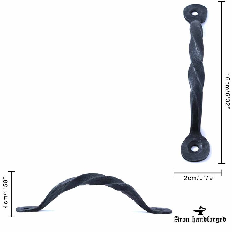 Puede incluir: Pomo de puerta de metal negro retorcido de 16 cm de largo y 2 cm de ancho.  Aron handforged.