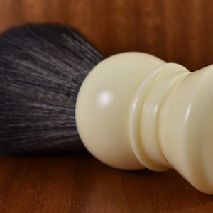 25mm synthetic brush Chess brush image 1