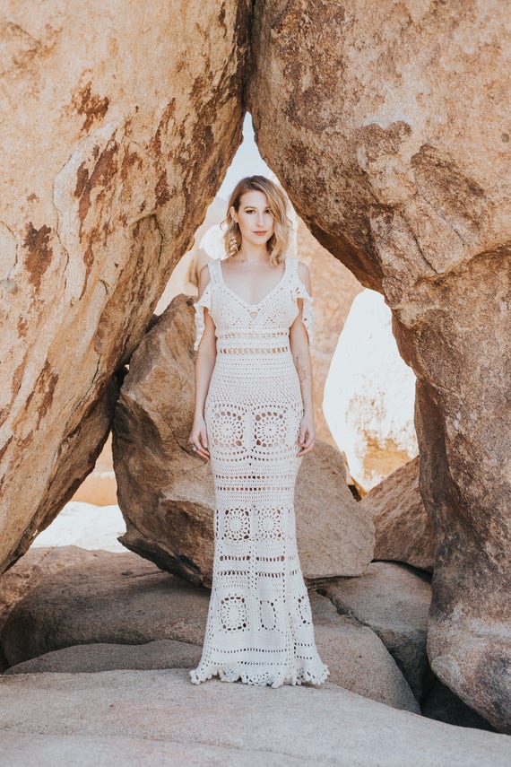 backless trumpet wedding dress