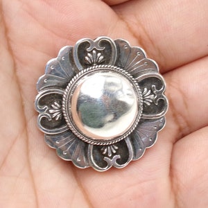 Broche con medallón antiguo de plata de ley de S&C