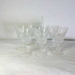 Vintage Crystal Wine Glasses Set of 8 – Elegant Cut Crystal Goblets – 1970s Stemware – Classic Crystal Drinking Glasses