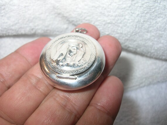 Vintage 800 Silver Mother of Sorrows Box Pendant - image 4
