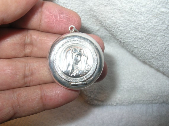 Vintage 800 Silver Mother of Sorrows Box Pendant - image 5