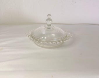 Tigela de doces vintage em vidro artístico com tampa e borda frisada | Tigela de vidro transparente com tampa | Elegante porta-joias | Década de 1970