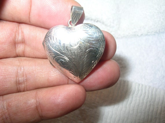 Vintage Sterling Chased Heart Locket by SU - image 4