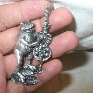 Vintage Sterling Brooch Frog & Cello