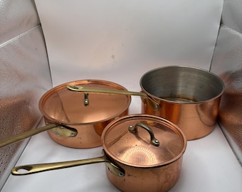 Ensemble de casseroles 3 pièces vintage en cuivre avec poignées en laiton, corps en laiton et intérieurs étamés, batterie de cuisine