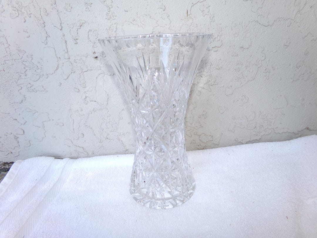 ボヘミアのヴィンテージカットクリスタルガラス花瓶 - ハンドカットの