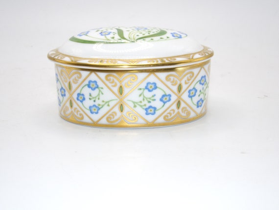 Vintage Fine Porcelain Lidded Dresser Jar by Roya… - image 7