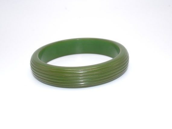 Vintage Green Bakelite Carved Bangle - image 1