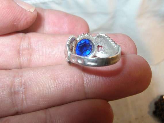 Vintage Sterling Silver Leaf Ring Blue Stone - image 3