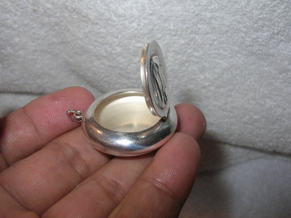 Vintage 800 Silver Mother of Sorrows Box Pendant - image 2