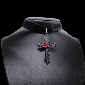 Schwarz / Rotes Samt Kreuz Halsband 021