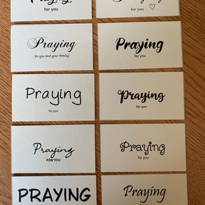 Tarjetas imprimibles ORANDO POR USTED, conjunto de 10, mini tarjetas, descarga instantánea, compatible con tinta, imprimible cristiano, mini tarjeta de iglesia, aliento