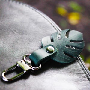 Monstera Rucksack Schlüsselanhänger Charme, Taschen Accessoire, Tasche Dekoration, Handtasche Charme, einzigartiges Geschenk für sie, Geschenk für Freundin, Brautjungfer