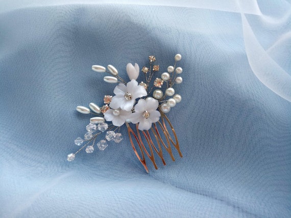 White flower hair comb Small floral bridal hairpiece Boho wedding hair piece