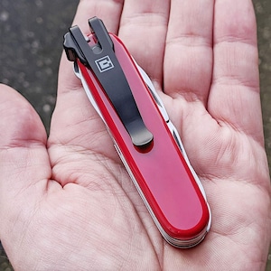 SwissQlip スイスアーミーナイフ ディープキャリーポケットクリップ 91 mm Victorinox スイスアーミーナイフモデル SAK と互換性あり
