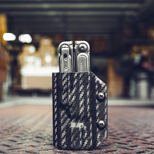 クリップ&キャリー Kydex マルチツールシース - Leatherman Arc - 米国製 (ツールは付属しません) カバー ホルダー ホルスター