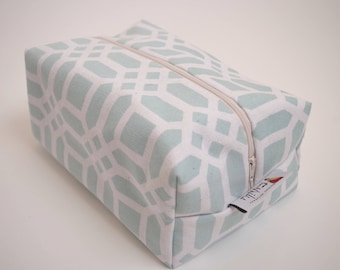 Box pouch, baby diaper pouch, toiletry bag, travel bag, cosmetic case, diaper case, accessory bag, zipper pouch.