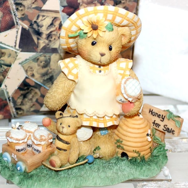 Summer Bee Keeper Vintage Cherished Teddies Figurine 661929  . You're the Bees Knees.  Collectible Figurine. Girl Gift Honey Seller Garden