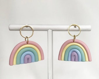 Pendientes de arcilla polimérica arco iris, arco pastel, hechos a mano, pendientes de declaración hipoalergénicos