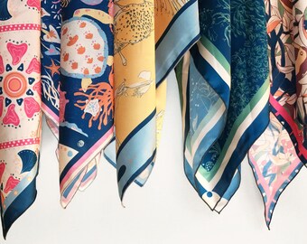 Pañuelo de Gasa de Seda Cuadrado Amarillo con Dibujo de Pájaro