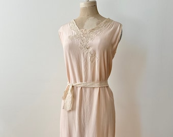 Antique | Vintage 1920s Silk and Ecru Lace Nightgown