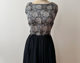 Vintage 1950s Cocktailkleid aus silber-schwarzem Brokat