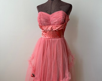 Vintage 1950s Coral Pink Party Dress with Sweetheart Neckline | Strapless Tulle Prom Dress
