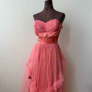 Vintage 1950s Coral Pink Party Dress with Sweetheart Neckline | Strapless Tulle Prom Dress