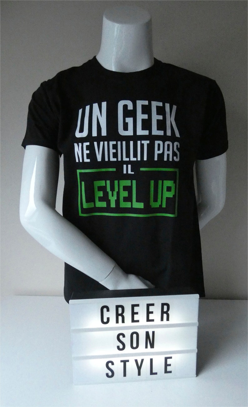 T-shirt « Un Geek Ne Vieillit Pas, Il Level Up » - 100% Coton, Coupe Classique, Unisexe