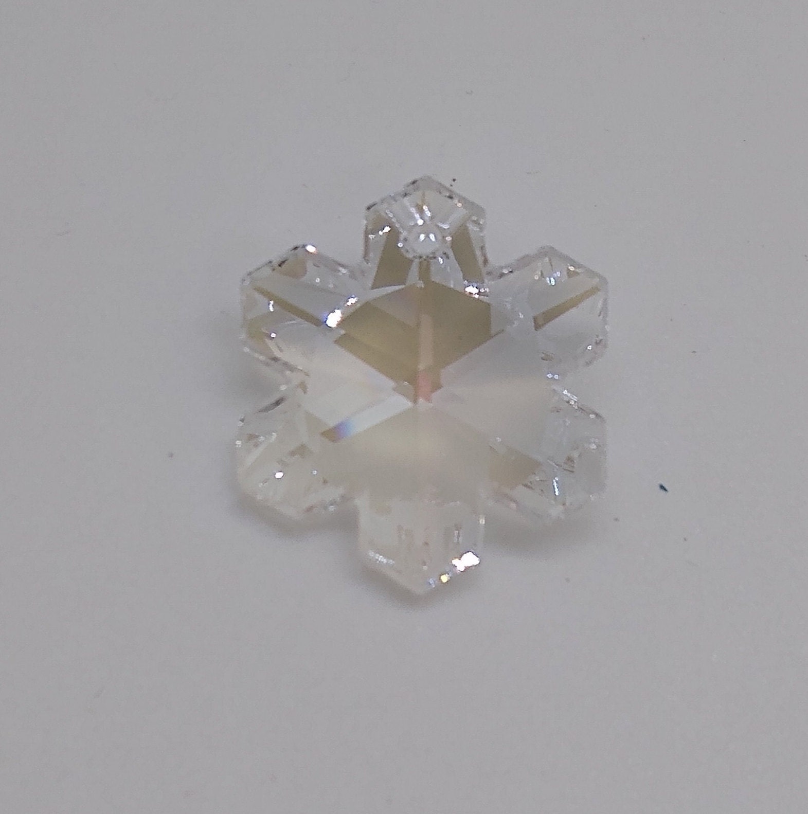 thumbnail interactive-video image 1 of Superior PRIMERO 6704 Snowflake Crystal Pendants – Many Sizes & Colors – Austria 1 of 5
