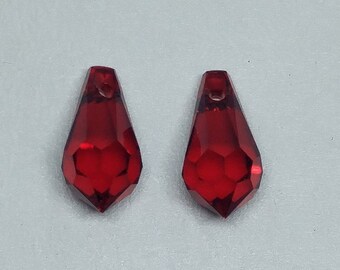 2pc Swarovski Crystal 15x7.5mm Teardrop 6000 Pendants; Clear 2pc Swarovski Crystal 15x7.5mm Teardrop 6000 Pendants; Clear