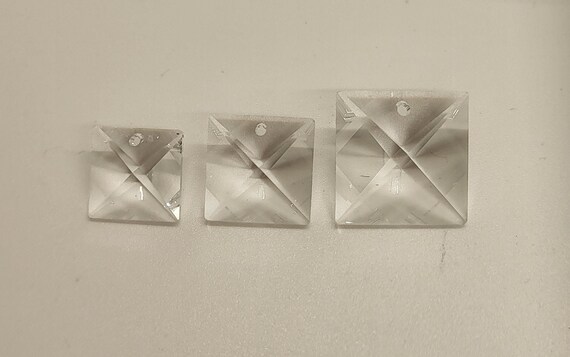 【波紋アート】さざなみクリスタル・プレミアム／期間限定でマルチminiライト付き プレシオサ ファンシーストーン ナベット型 クリスタル