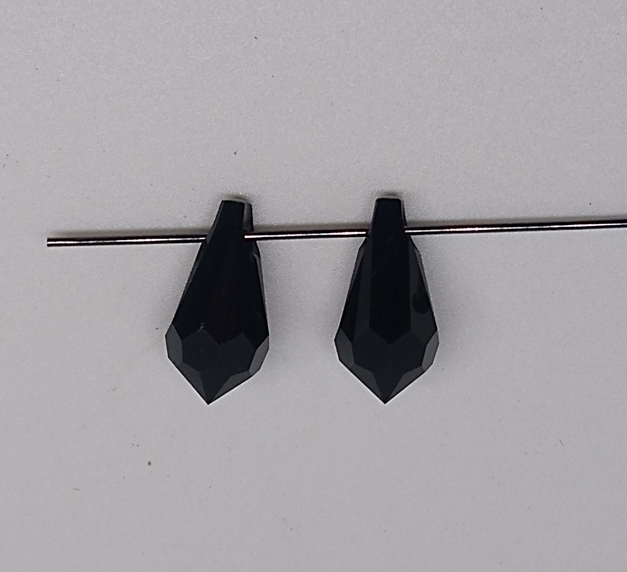 2pc Swarovski Crystal 15x7.5mm Teardrop 6000 Pendants; Clear 2pc Swarovski Crystal 15x7.5mm Teardrop 6000 Pendants; Clear