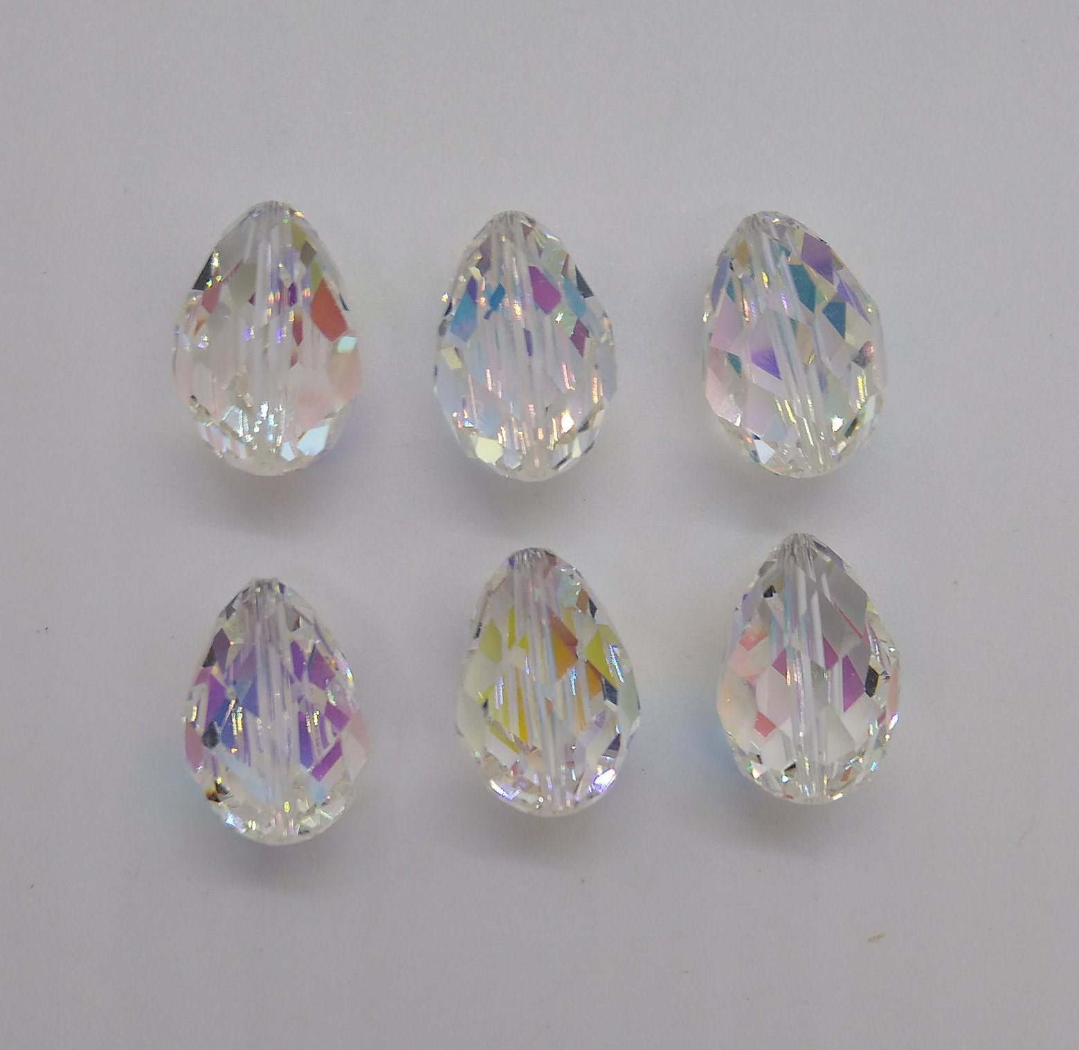 6 Stück Swarovski Crystal Clear AB Facettierte Teardrop 5500 Bead; 9 x 6 mm, 10 x 7 mm, 12 x 8 mm, 15 x 10 mm oder 18 x 12 mm; Mittig gebohrt; Vintage!
