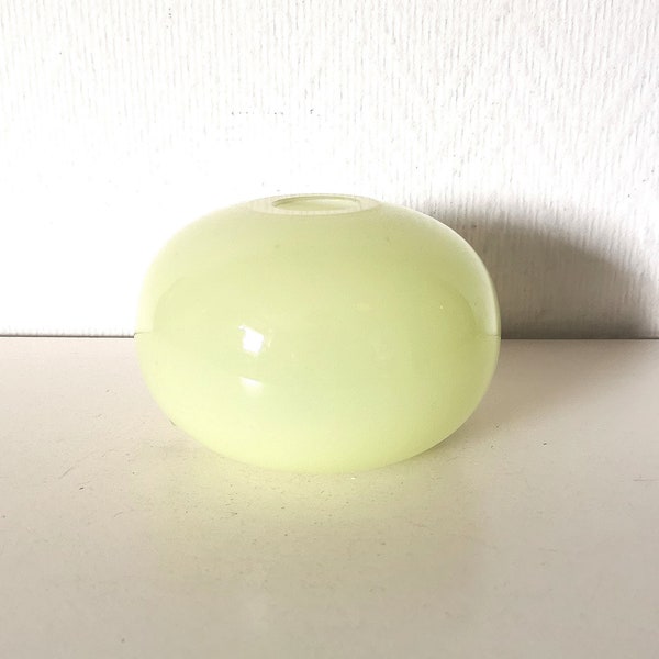 vase /soliflore/boule/sphere/en opaline jaune /IKEA/ art florale/verre/scandinave/suédois vintage