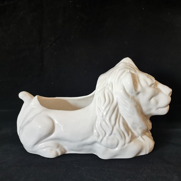 cache pot/vase/panier/composition florale/zoomorphe/animal/lion/céramique blanche/années 80/français vintage