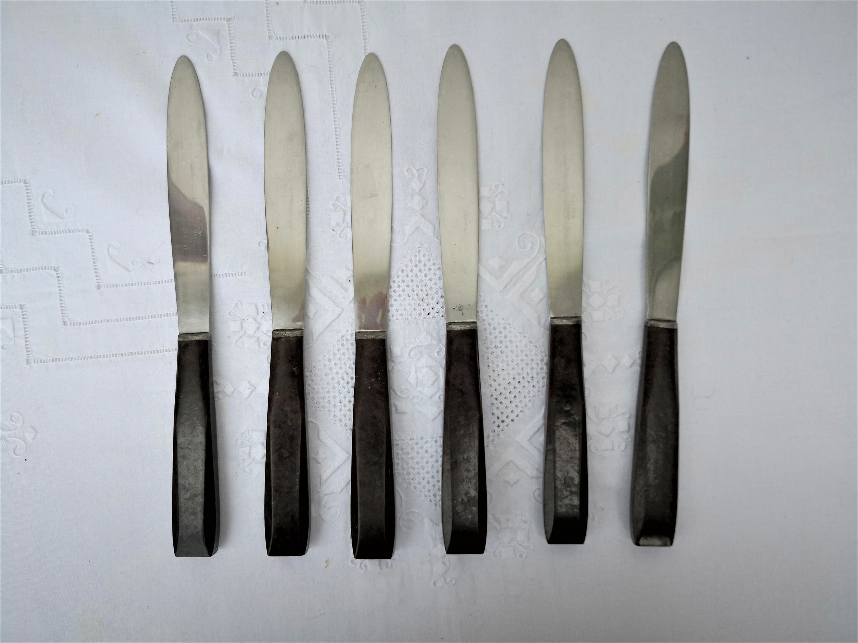 Lot de 6 Couteaux Esprit Art Déco Français Vintage Métal et Bakélite Mid Century