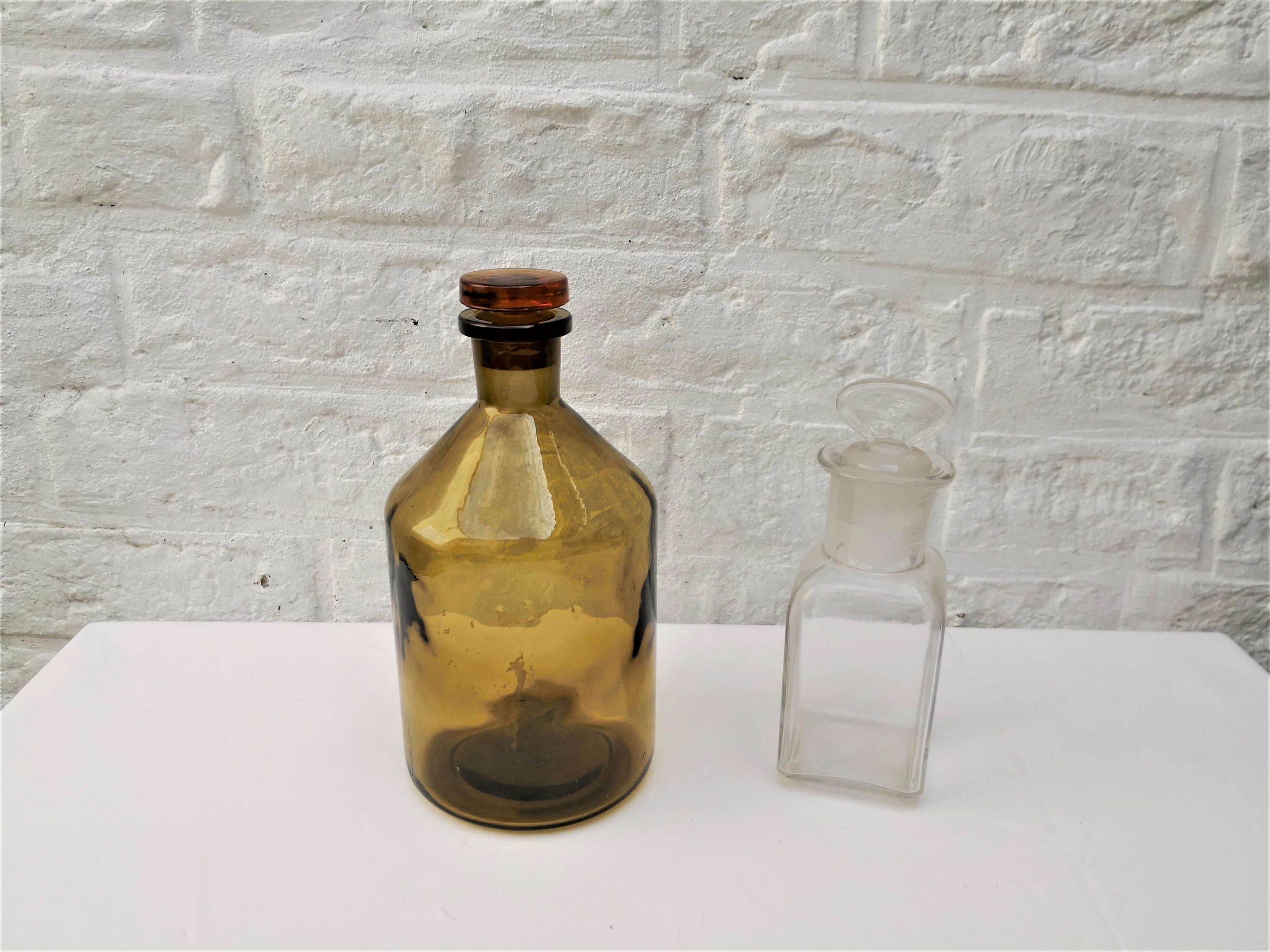 Français Vintage Paire de Flacons d'apothicaire en Verre Jaune et Transparent