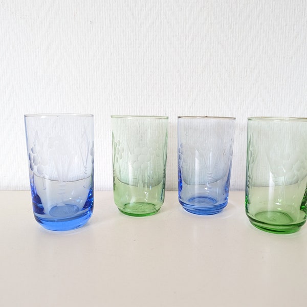 verre à eau /limonade/cocktail/en verre gravé /bleu/vert/des années 50/ france vintage