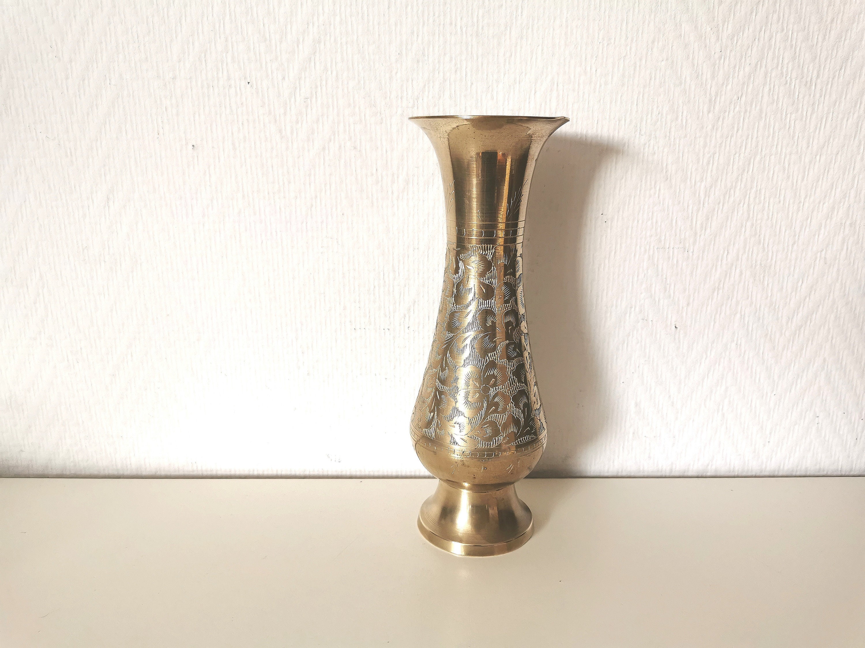 Vases/ en Métal /Doré/ Cuivre Jaune /Laiton Gravé /Français Vintage