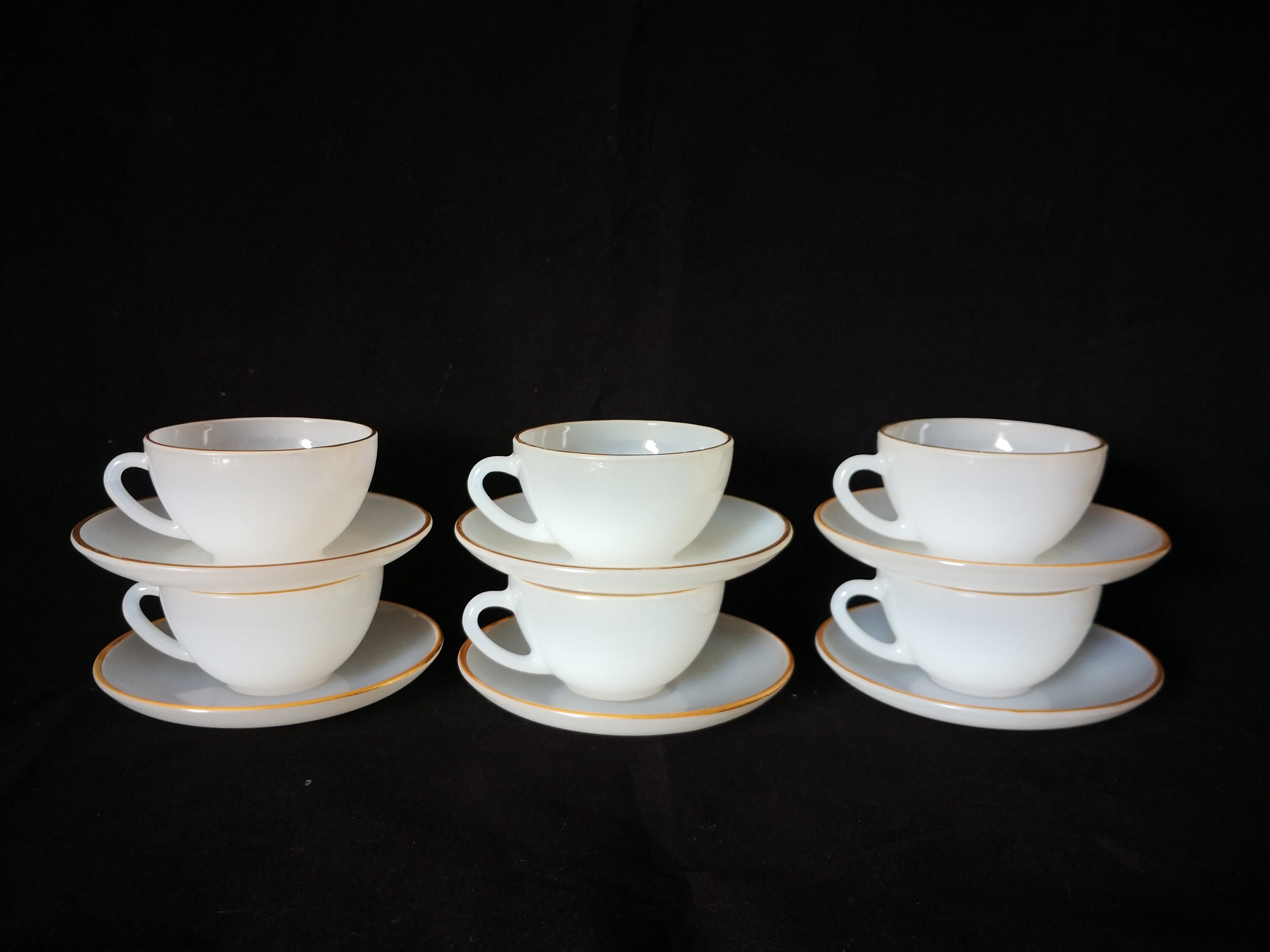 Ensemble 6 Tasses et Sous à Café/Thé Années 60/ en Opaline Arcopal/Blanc Doré