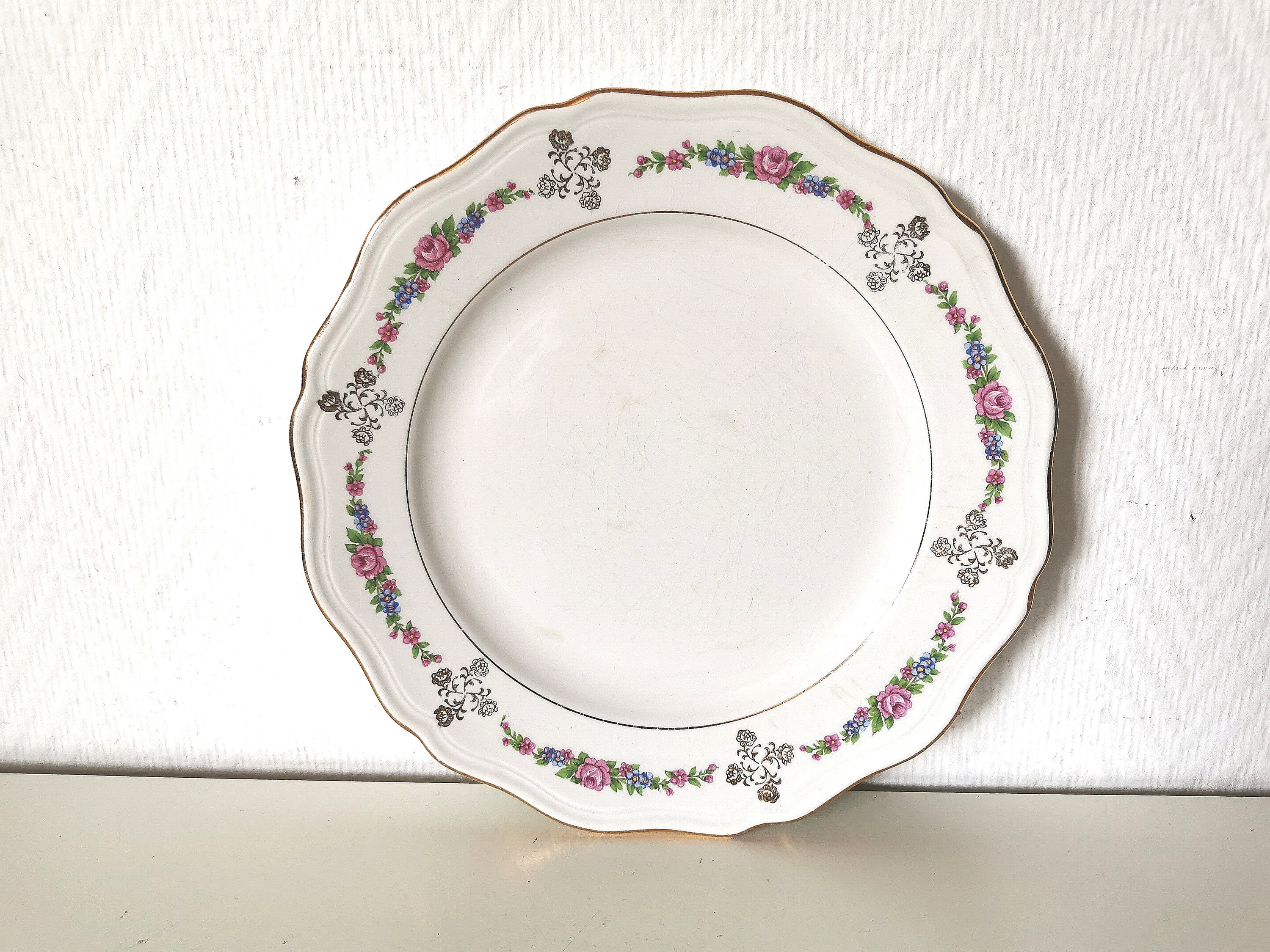 Ensemble de 6 Assiettes/Plate/Blanches et Dorées /Motifs Fleur/Céramique Ancienne/Amandinoise/Modèle