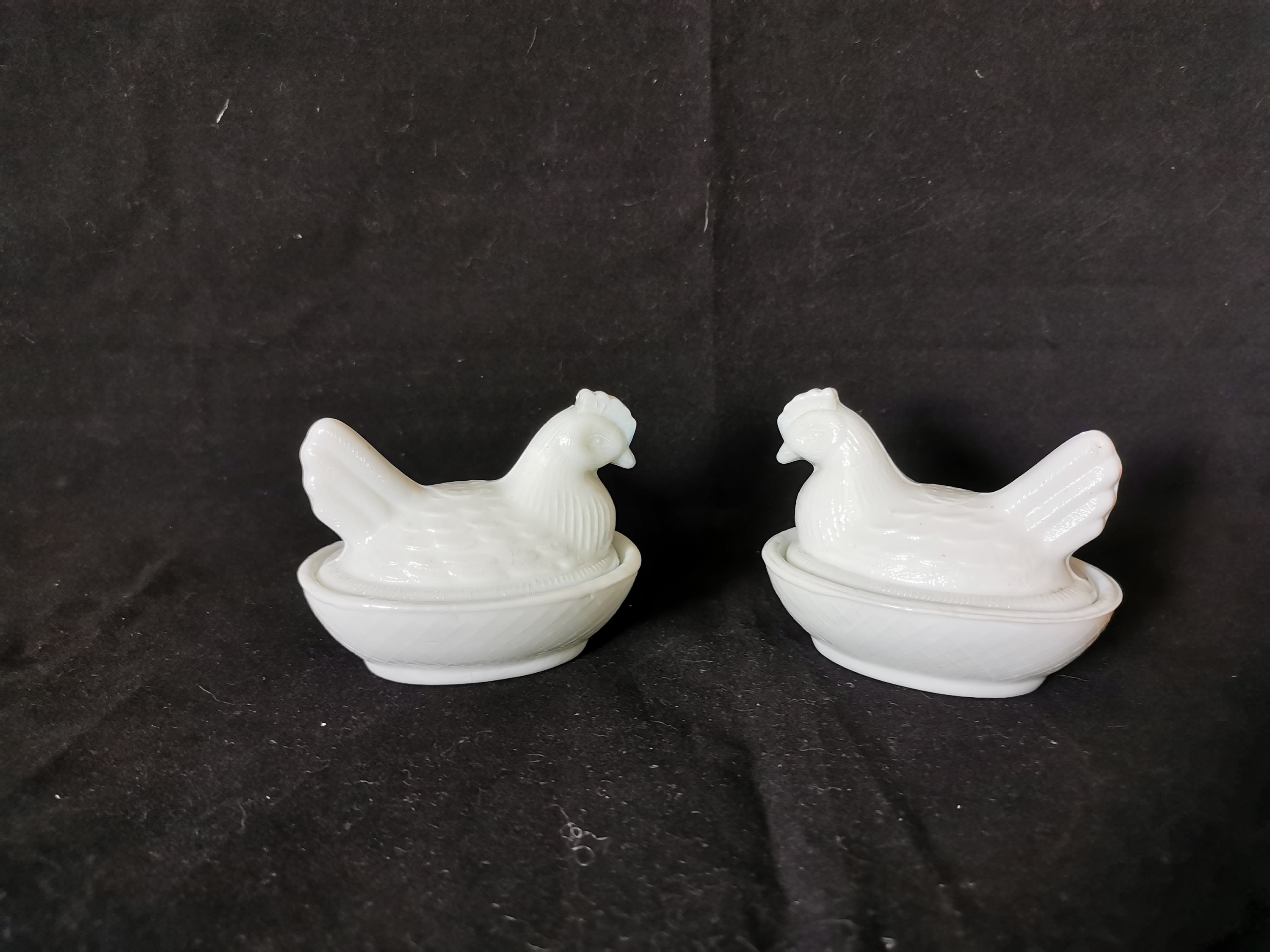 Boite/Salière/Bijoux/Bonbon/Opaline/Forme de Poule Blanc/Années 80