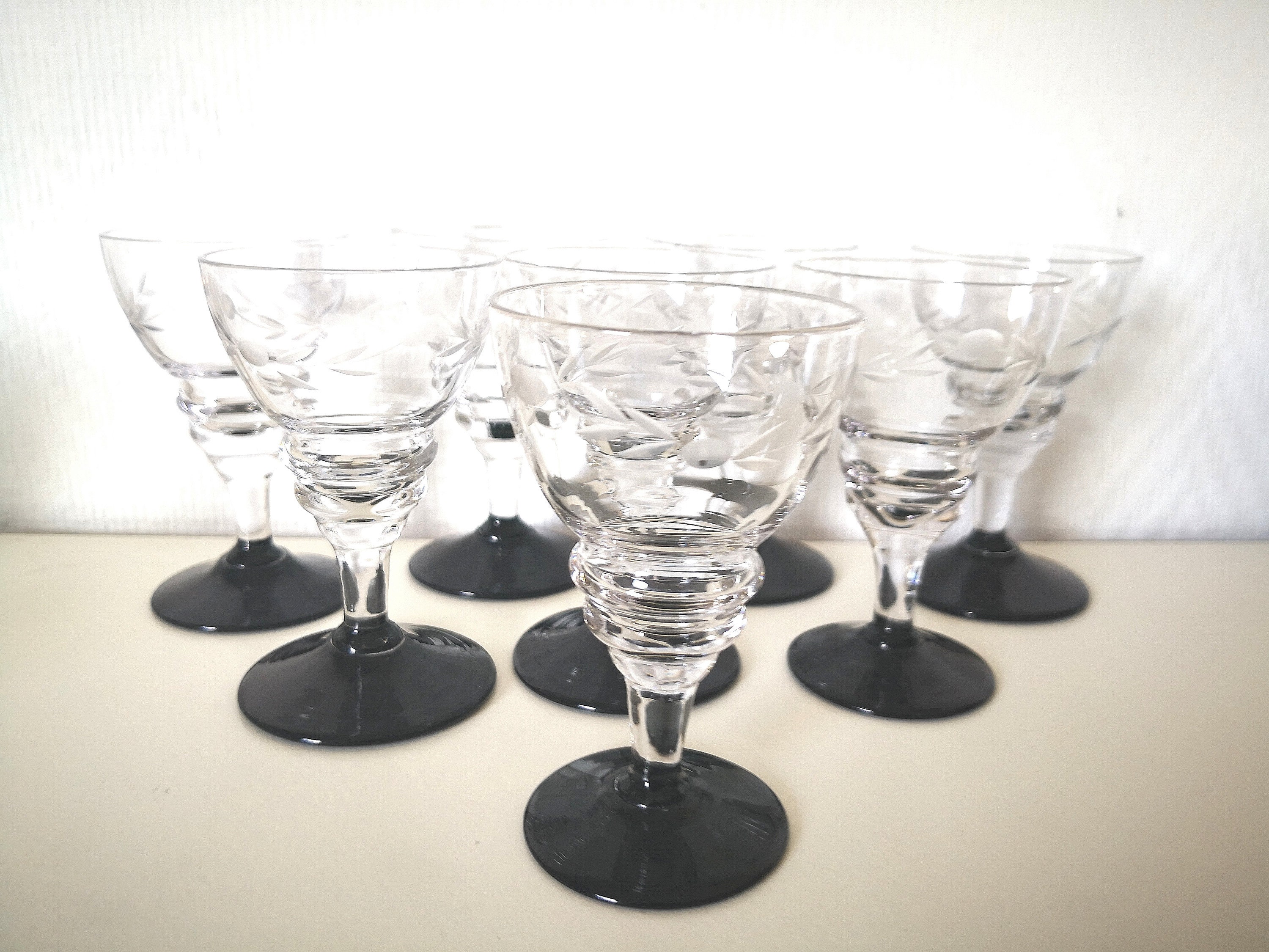 Ensemble de 8 Verres à Vin Cuits Art Déco en Verre Transparent Gravé et Noir Fabrication Artisanale 