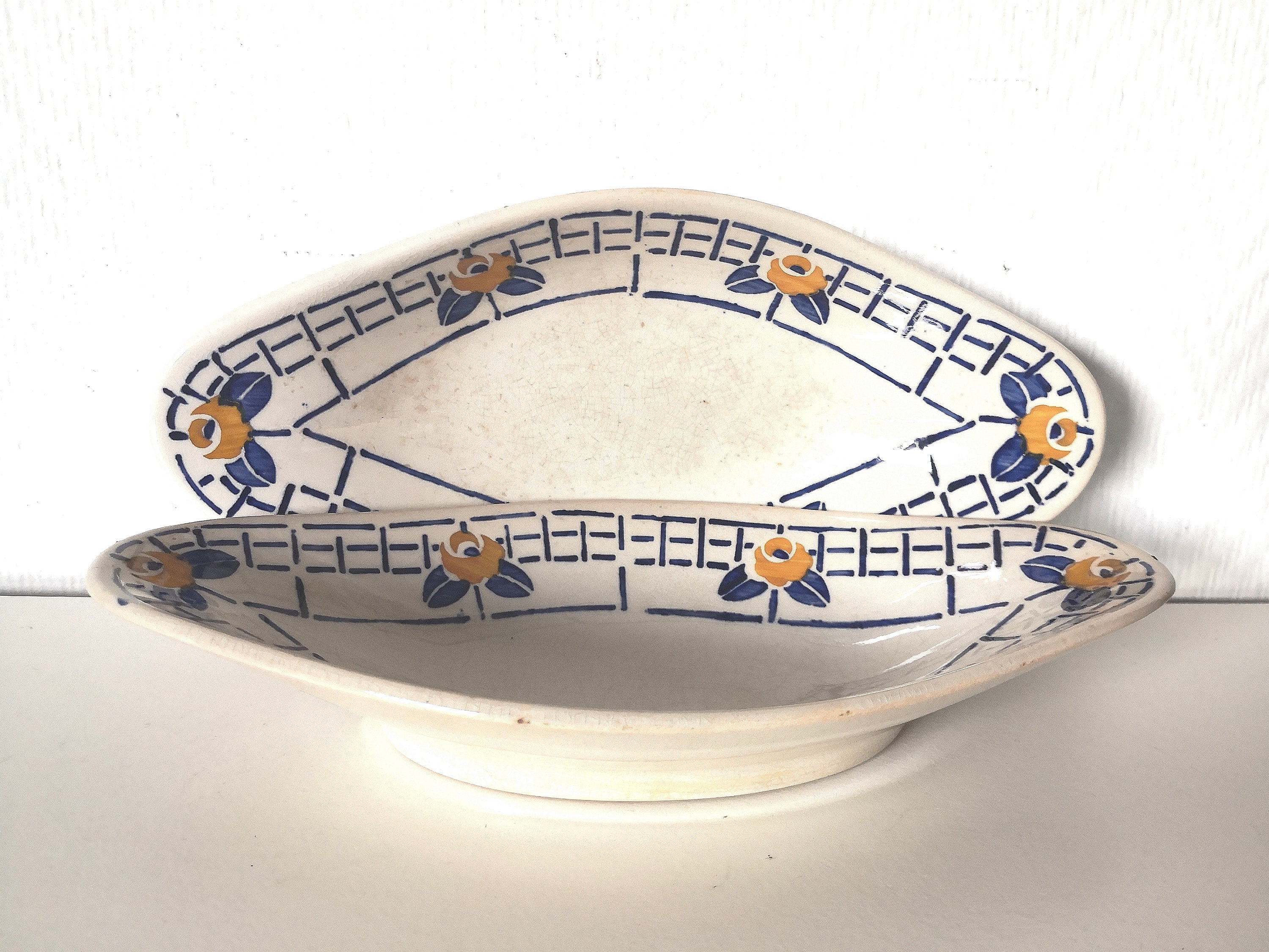 Plat de Service /Ravier/ Blanc avec Fleurs Jaunes et Bleus /Céramique Anciennes/ Sarreguemines/Modèl